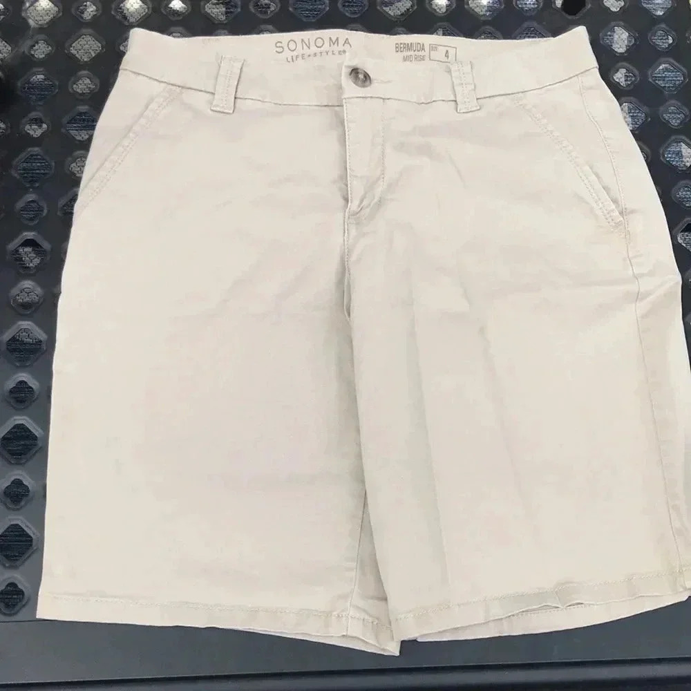 Sonoma Women’s Size 4 shorts tan‎